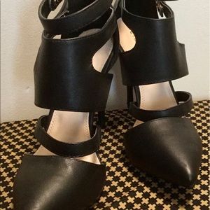 LILIANA-Black-Sexy 4-1/2” Heels-Sz 8-PreOwned
